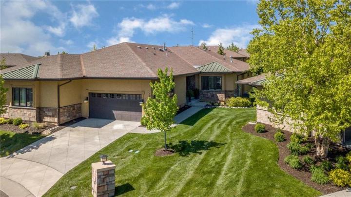 Lenexa, KS | $415,000 | beds 3 baths 3