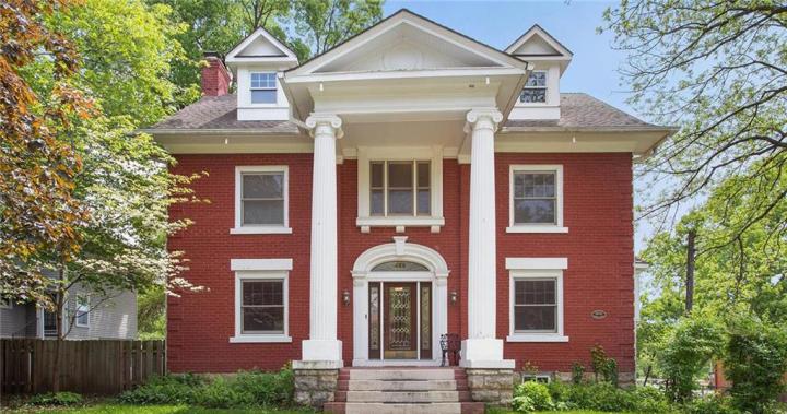 Liberty, MO | $375,000 | beds 4 baths 3