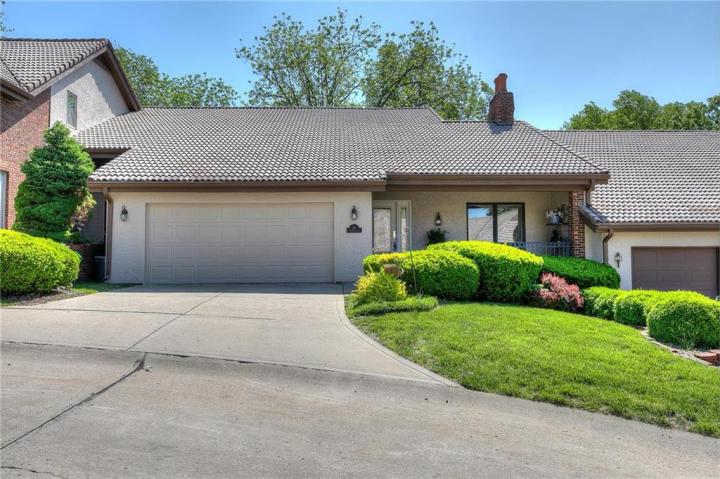 Gladstone, MO | $275,000 | Beds 4 Baths 4.5