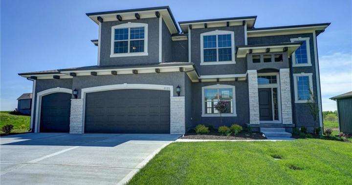 Lee's Summit MO $419,000