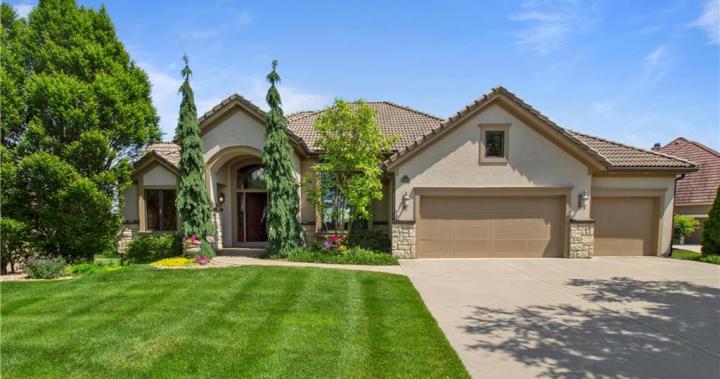 Tiffany Greens | $660,000