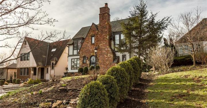 Westwood KS $479,000