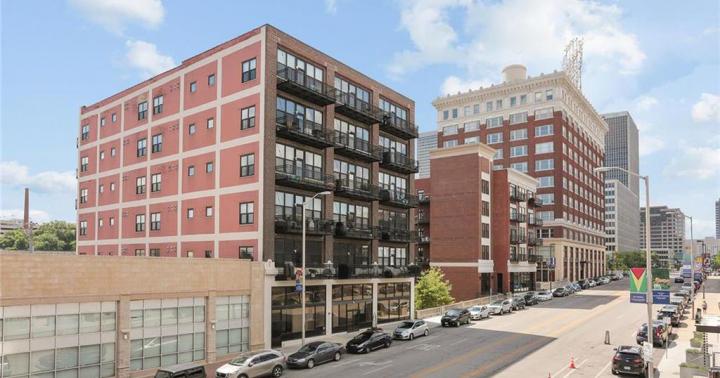 Crossroads KC MO $260,000 beds 2 baths 2