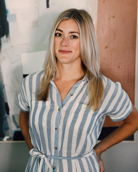 Anna Petrow headshots