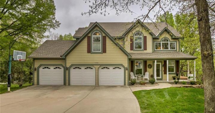 Front of suburban house